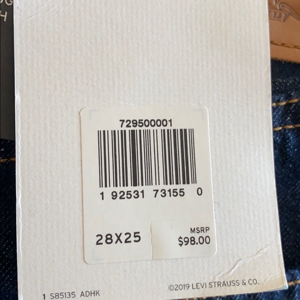 Levi’s Ribcage Pleated Crop Jeans - Picture 6 of 6